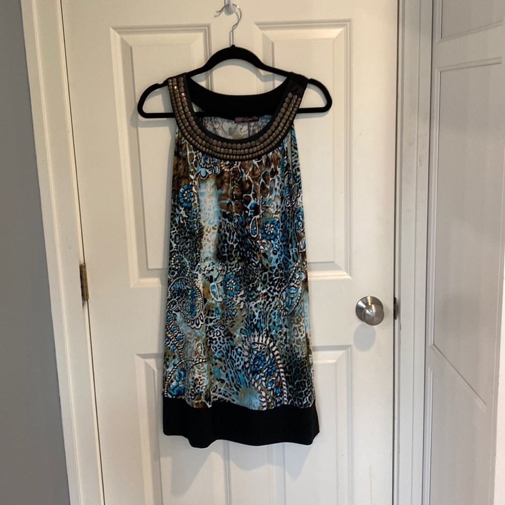 Size medium multi-colored sleeveless shift dress.